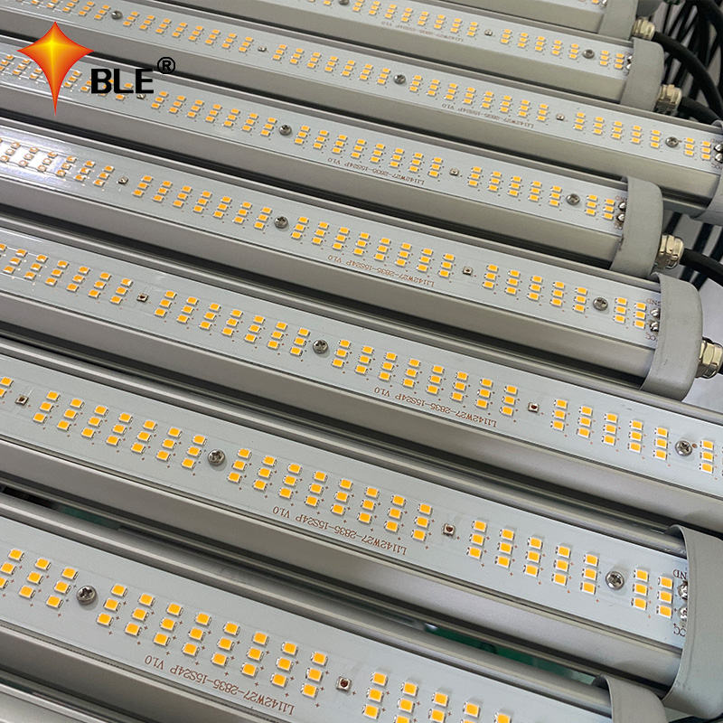 Luz de cultivo LED lineal agrícola de 100w para plantas tropicales
